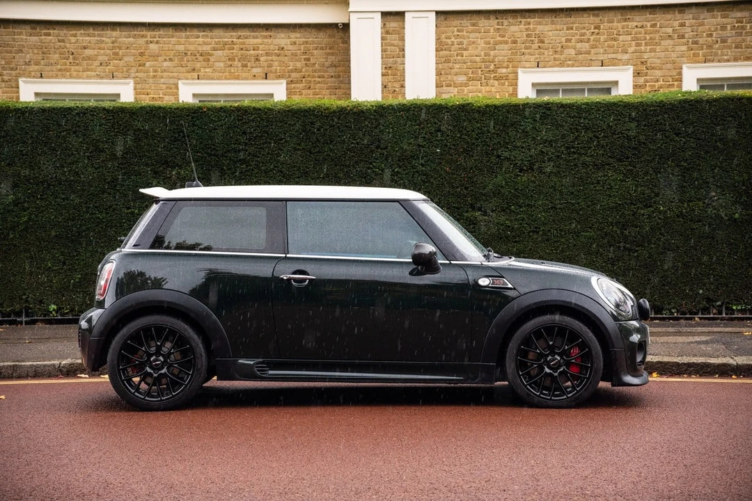 2010 Mini Mini John Cooper Works 2nd Gen - Image 15 of 30