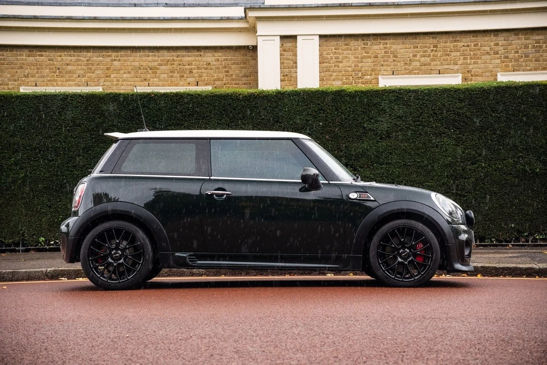 2010 Mini Mini John Cooper Works 2nd Gen - Image 16 of 30