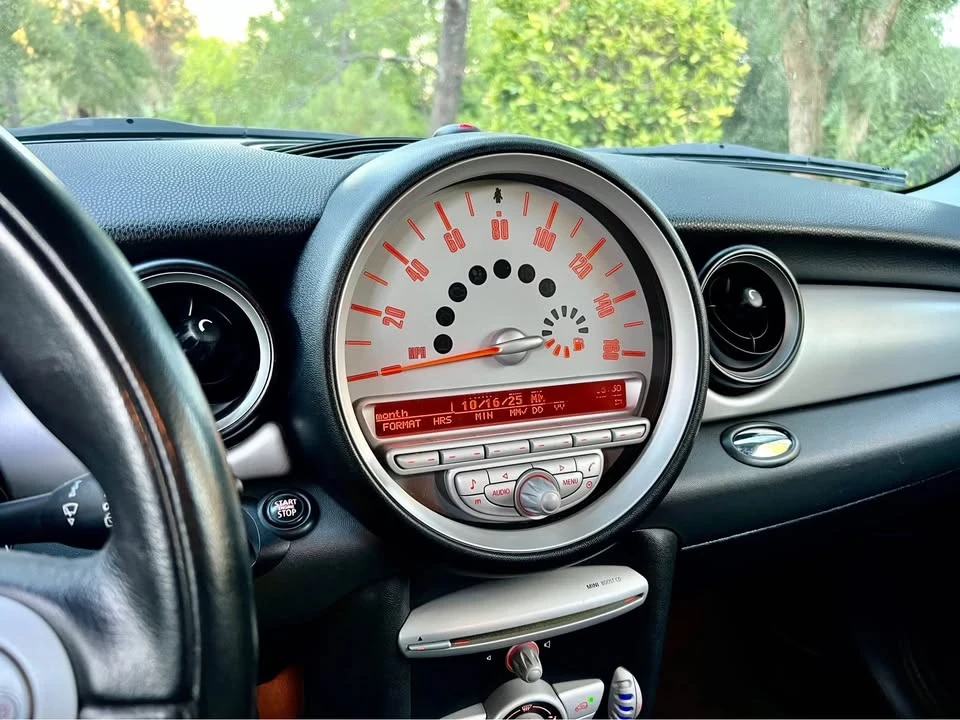 2010 Mini Clubman 1st Gen - Image 9 of 16