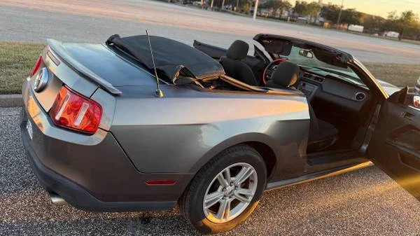 2010 Ford S197 Mustang - Image 2 of 21