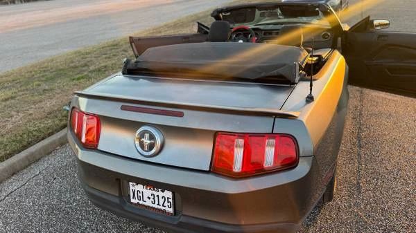 2010 Ford S197 Mustang - Image 3 of 21