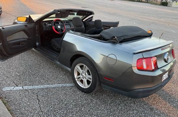 2010 Ford S197 Mustang - Image 6 of 21