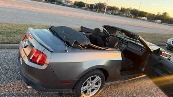 2010 Ford S197 Mustang - Image 4 of 21
