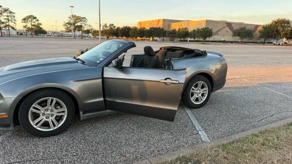 2010 Ford S197 Mustang - Image 14 of 21