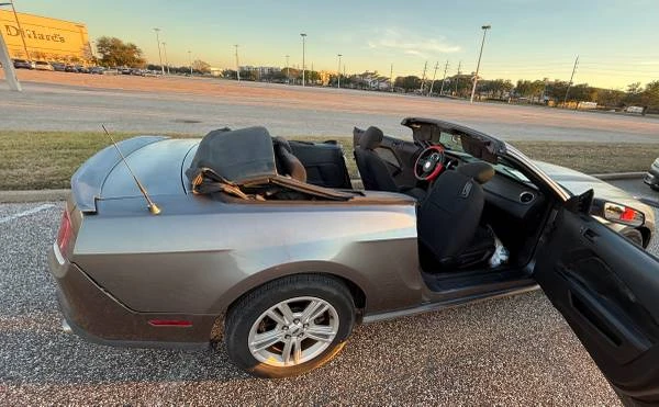 2010 Ford S197 Mustang - Image 17 of 21