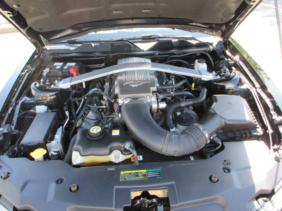 2010 Ford S197 Mustang - Image 13 of 21