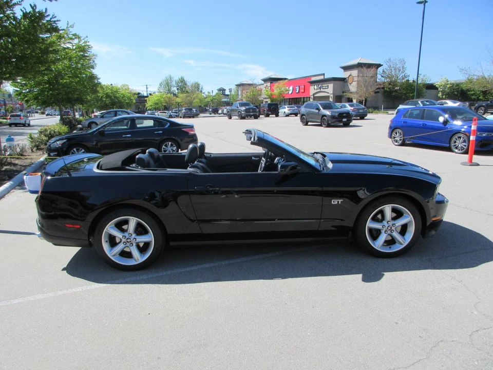 2010 Ford S197 Mustang - Image 2 of 21