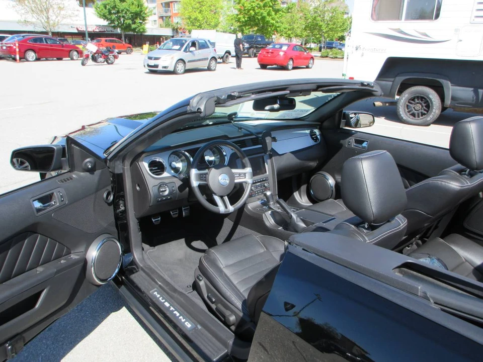 2010 Ford S197 Mustang - Image 11 of 21