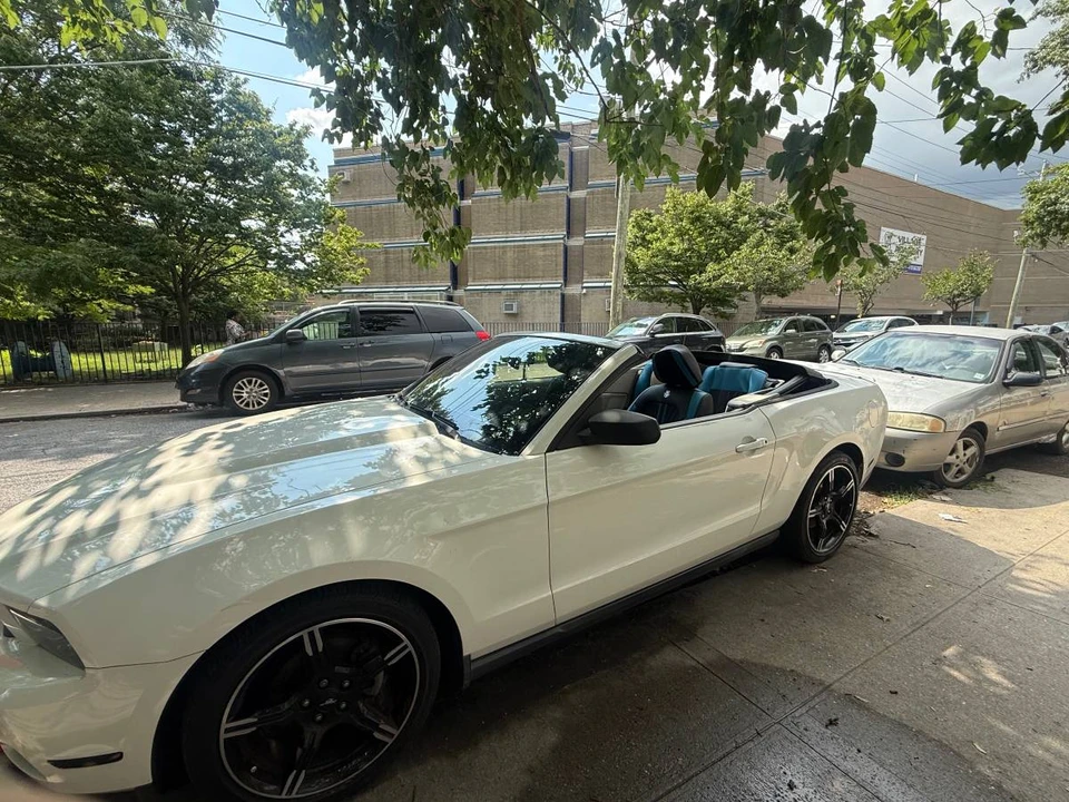 2010 Ford S197 Mustang - Image 2 of 9