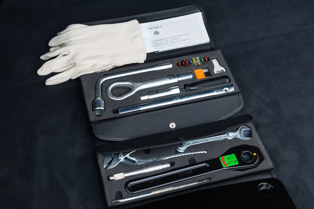 2010 Maybach 57 - Image 2 of 31
