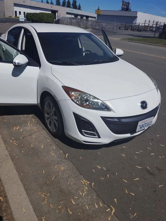 2010 Mazda Mazda 3 2nd Gen - Image 2 of 10