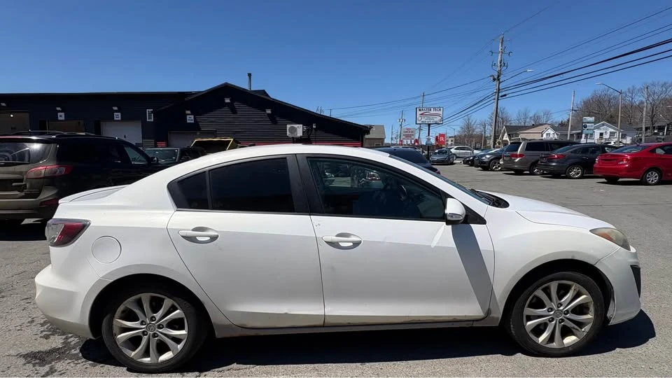 2010 Mazda Mazda 3 2nd Gen - Image 2 of 15