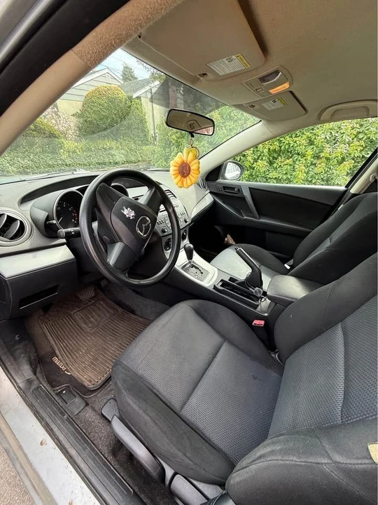2010 Mazda Mazda 3 2nd Gen - Image 2 of 6