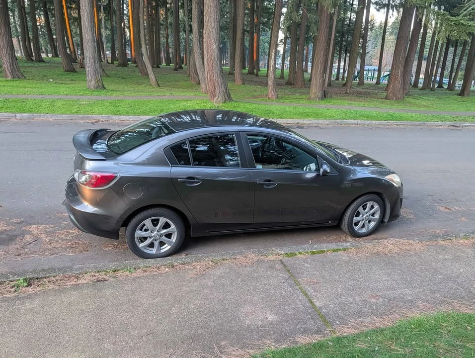 2010 Mazda Mazda 3 2nd Gen - Image 2 of 11