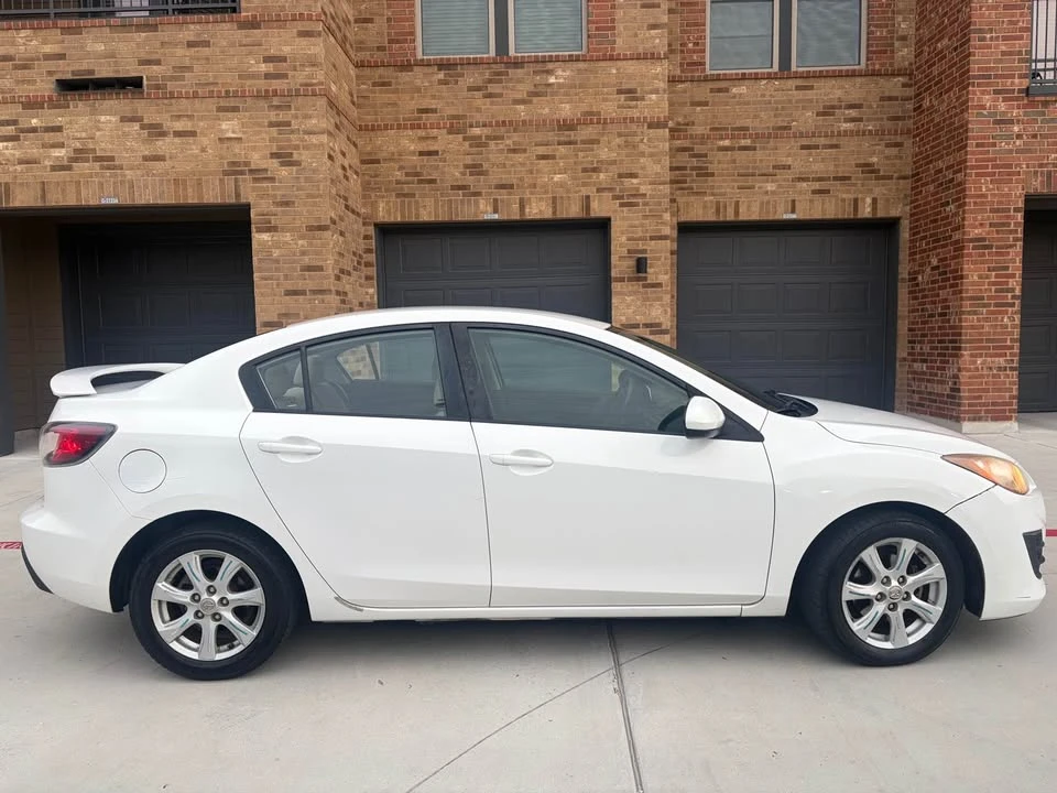 2010 Mazda Mazda 3 2nd Gen - Image 4 of 12