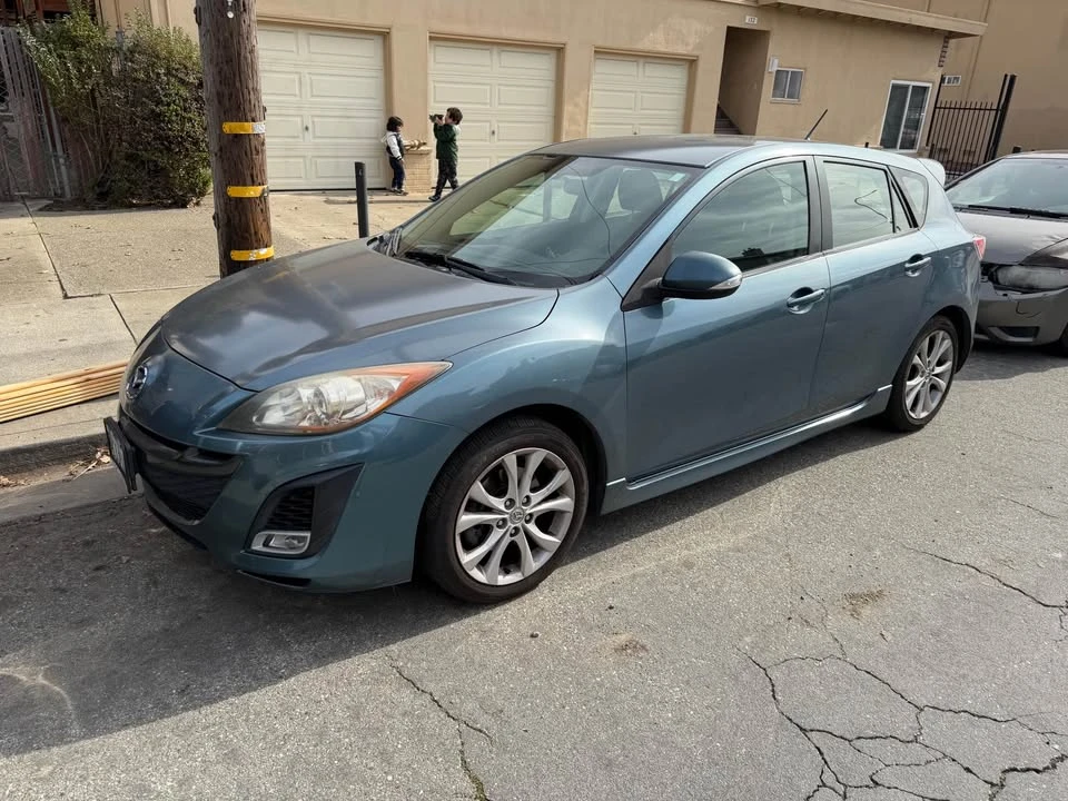 2010 Mazda Mazda 3 2nd Gen - Image 2 of 8