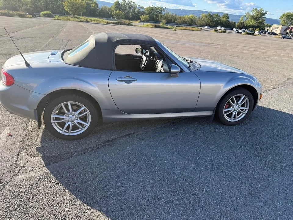 2010 Mazda NC MX-5 Miata - Image 4 of 9