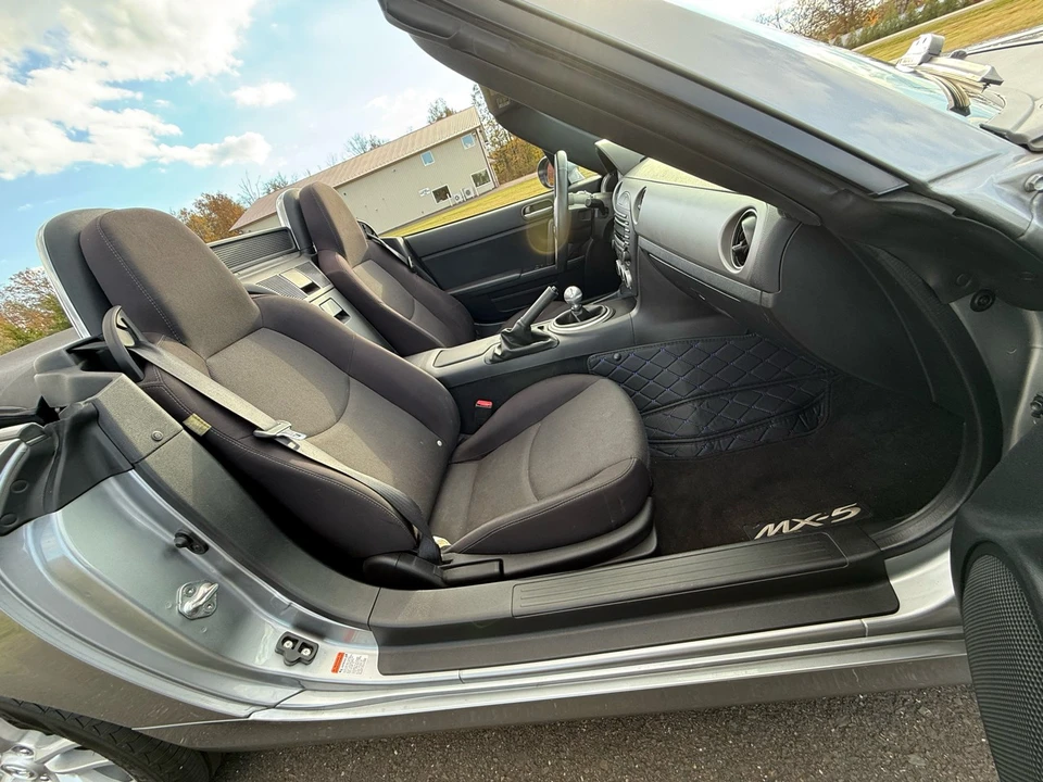 2010 Mazda NC MX-5 Miata - Image 18 of 21