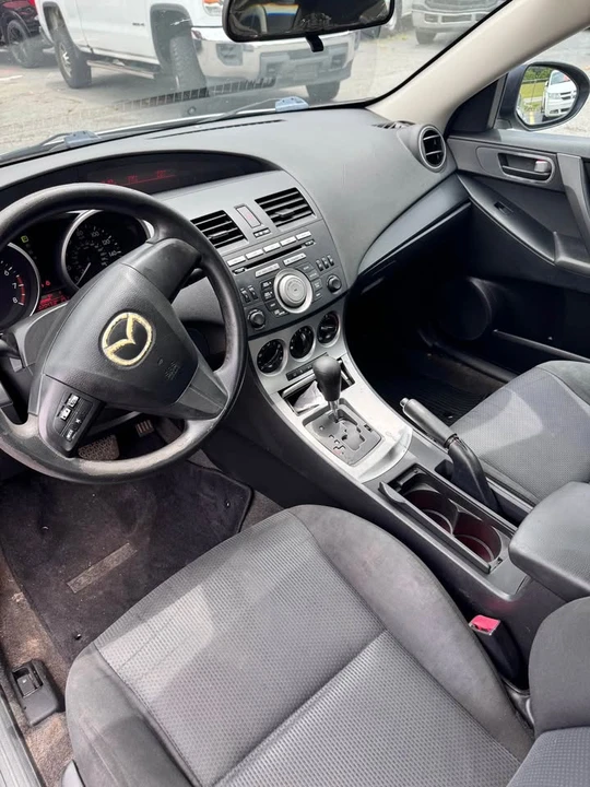 2010 Mazda Mazda 3 2nd Gen - Image 4 of 11