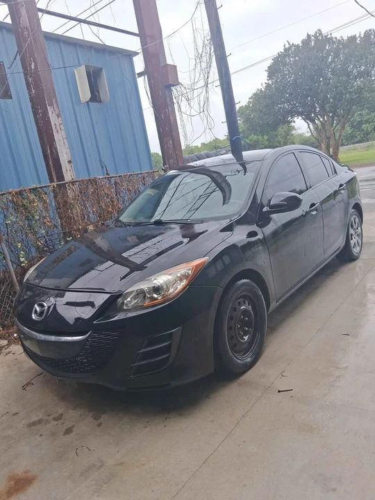 2010 Mazda Mazda 3 2nd Gen - Image 2 of 5