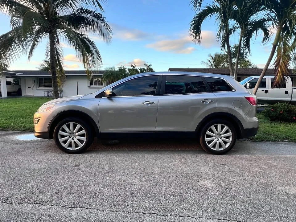 2010 Mazda CX-9 - Image 2 of 10