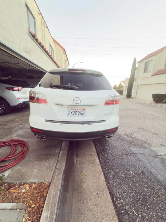 2010 Mazda CX-9 - Image 2 of 11