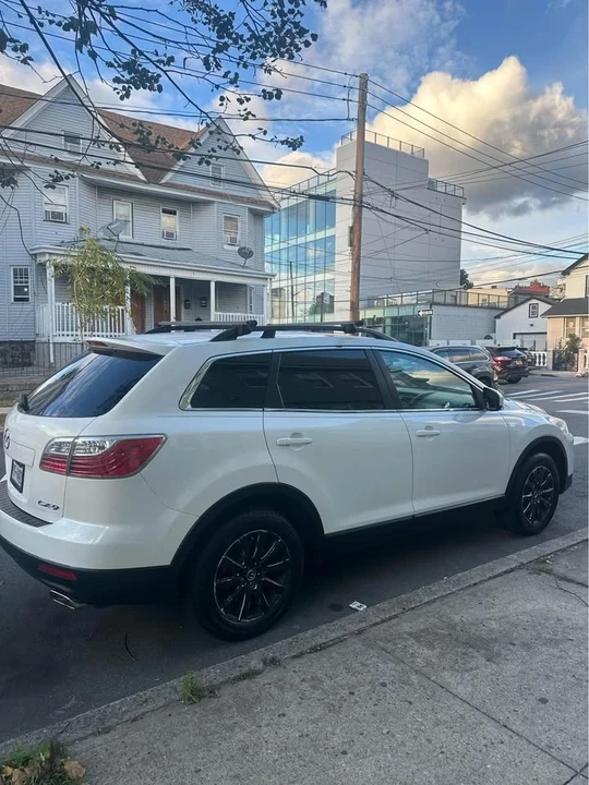2010 Mazda CX-9 - Image 2 of 10
