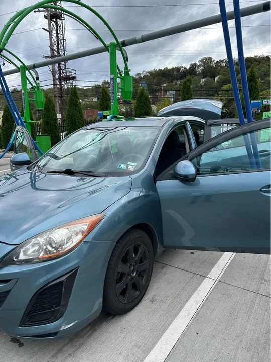 2010 Mazda Mazda 3 2nd Gen - Image 2 of 20