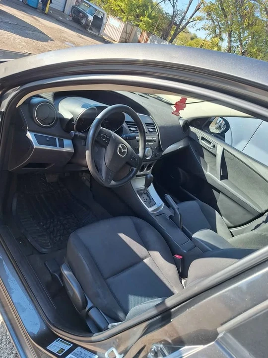 2010 Mazda Mazda 3 2nd Gen - Image 3 of 4