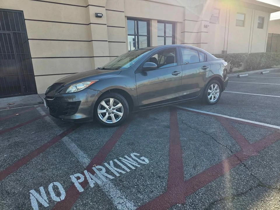 2010 Mazda Mazda 3 2nd Gen - Image 2 of 10
