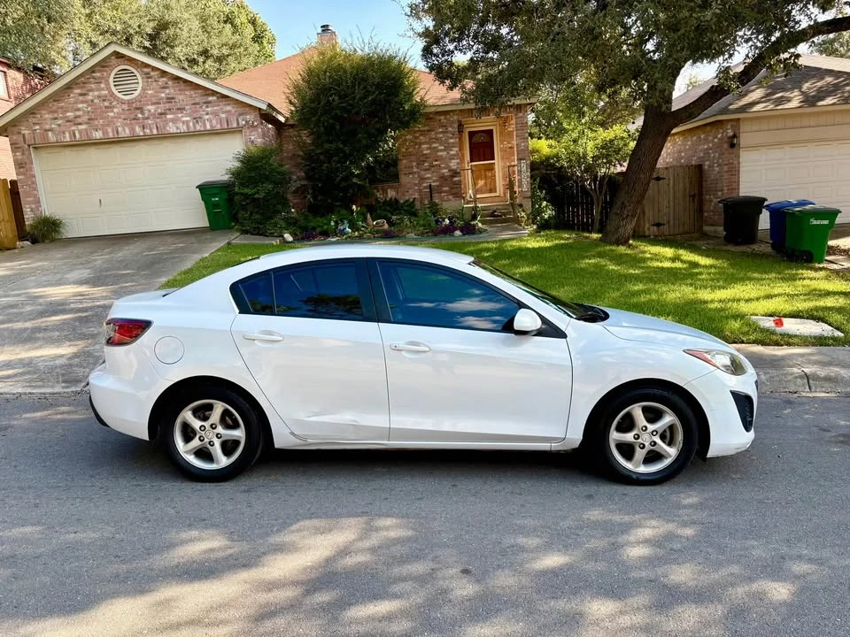 2010 Mazda Mazda 3 2nd Gen - Image 5 of 10