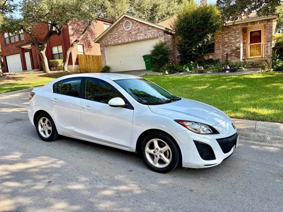 2010 Mazda Mazda 3 2nd Gen - Image 4 of 10