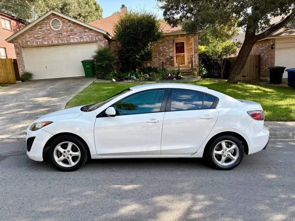2010 Mazda Mazda 3 2nd Gen - Image 2 of 10