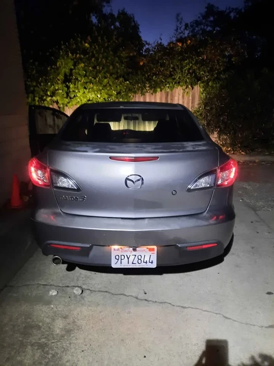 2010 Mazda Mazda 3 2nd Gen - Image 2 of 5