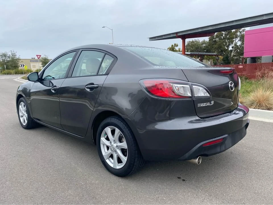 2010 Mazda Mazda 3 2nd Gen - Image 3 of 12