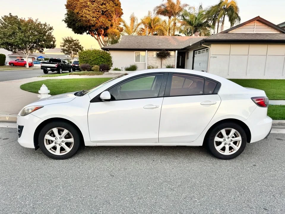 2010 Mazda Mazda 3 2nd Gen - Image 5 of 11