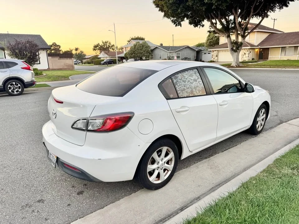 2010 Mazda Mazda 3 2nd Gen - Image 3 of 11