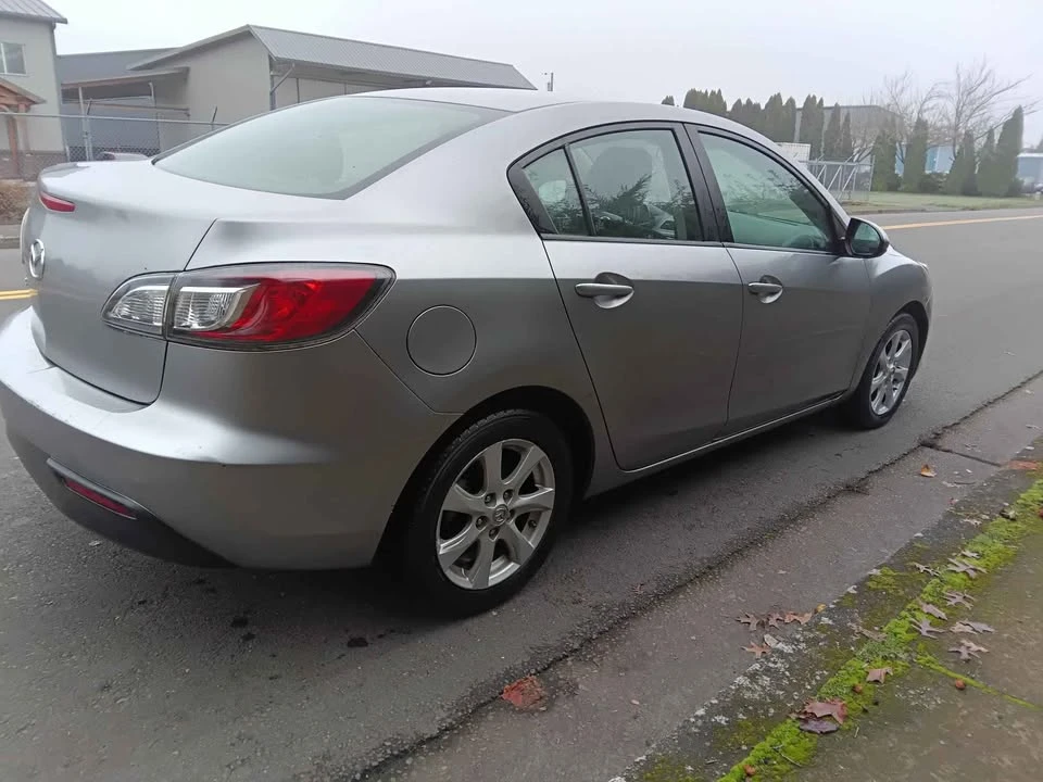 2010 Mazda Mazda 3 2nd Gen - Image 4 of 9