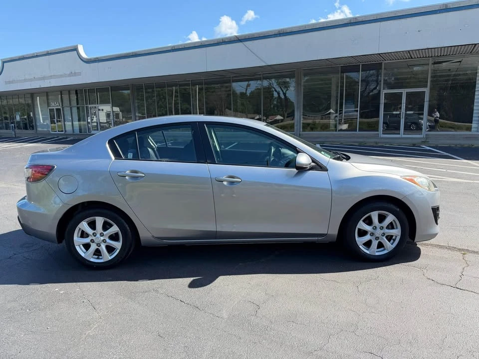 2010 Mazda Mazda 3 2nd Gen - Image 4 of 15
