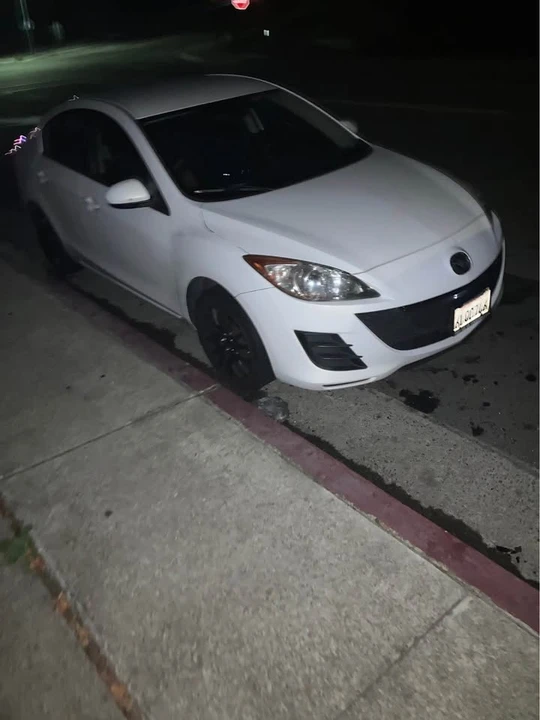 2010 Mazda Mazda 3 2nd Gen - Image 5 of 8