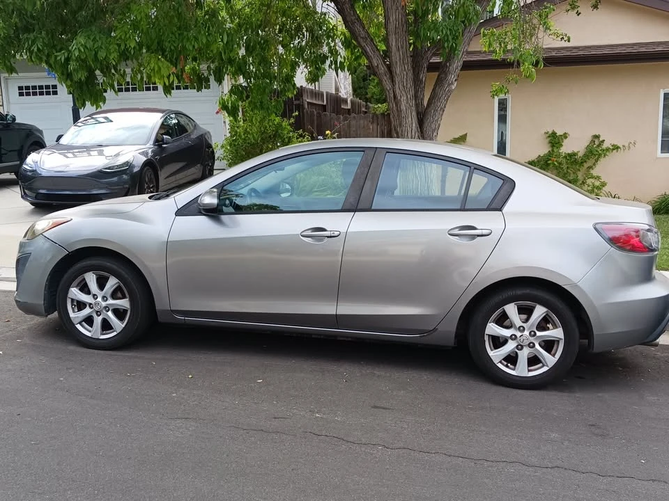 2010 Mazda Mazda 3 2nd Gen - Image 4 of 9