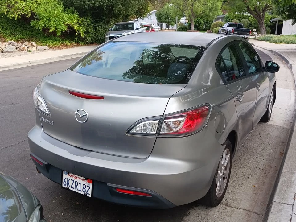 2010 Mazda Mazda 3 2nd Gen - Image 2 of 9