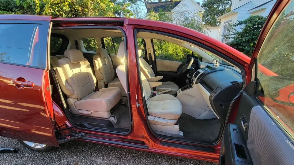2010 Mazda Mazda 5 - Image 2 of 4