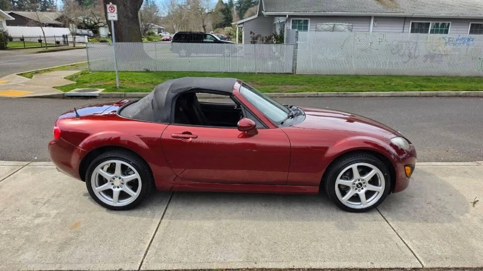 2010 Mazda NC MX-5 Miata - Image 4 of 11