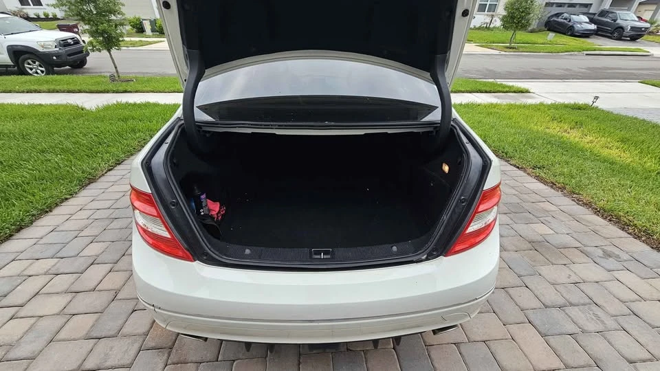 2010 Mercedes-Benz W212 E-Class - Image 10 of 20