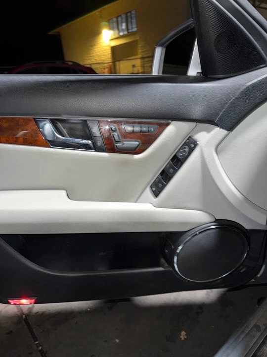2010 Mercedes-Benz W204 C-Class - Image 11 of 15