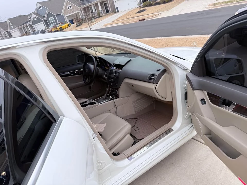 2010 Mercedes-Benz W204 C-Class - Image 8 of 10