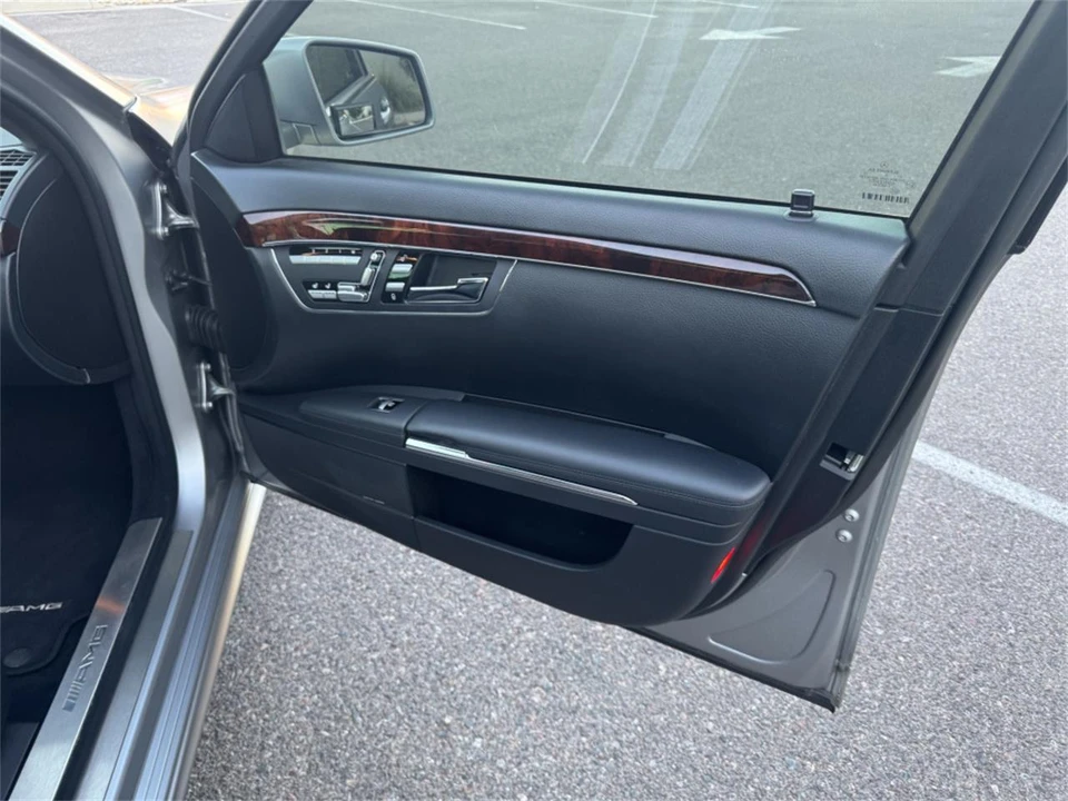 2010 Mercedes-Benz - Image 12 of 27