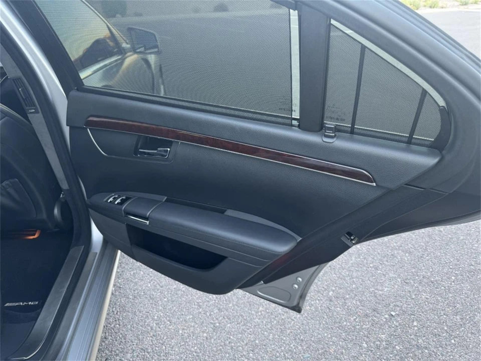 2010 Mercedes-Benz - Image 15 of 27
