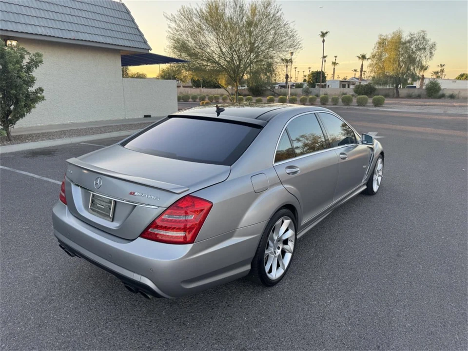 2010 Mercedes-Benz - Image 3 of 27